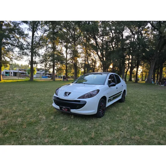 Peugeot 207 1.6 Sedan Xt