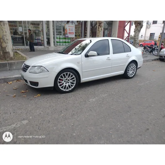 Volkswagen Bora 1.8 Highline T 180cv Cuero