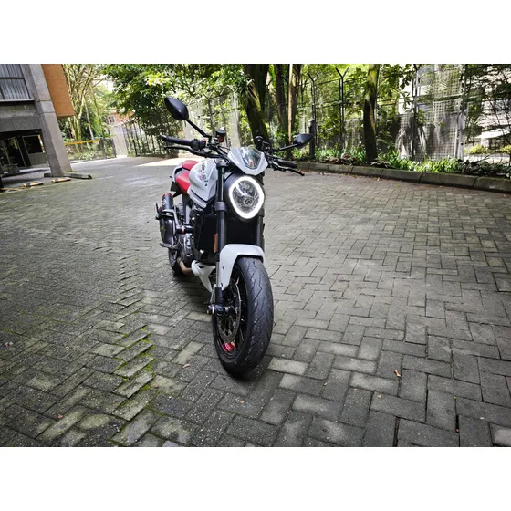 Ducati Monster 937 - Modelo 2024
