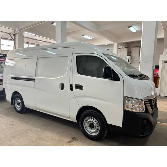 Nissan Urvan 2.5 Panel Amplia Aa Mt