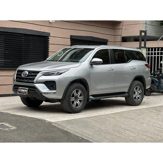 Toyota Fortuner 2.4 Street At 7as