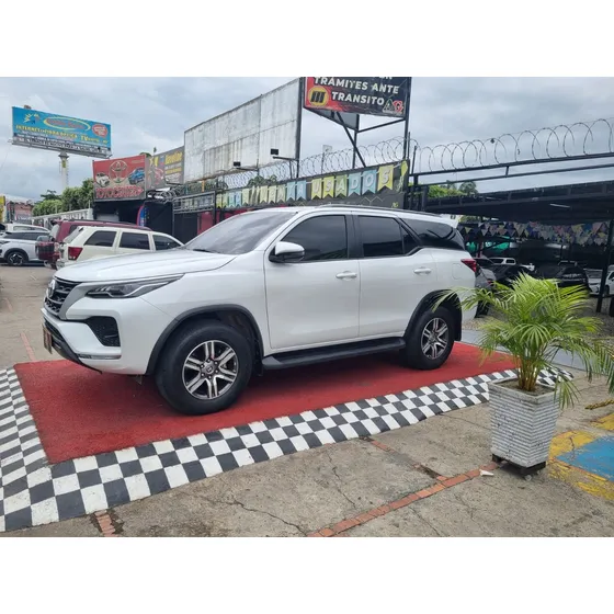 Toyota Fortuner Sr 2.4 At