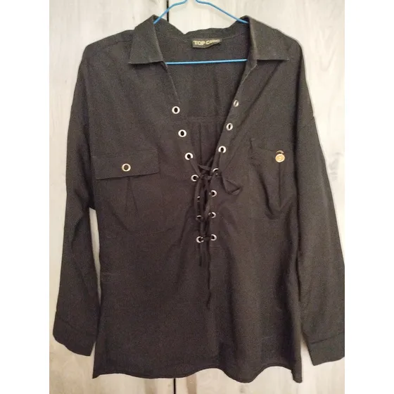 Blusa Negra Usada. Buenas Condiciones. Corte Recto. Talla M