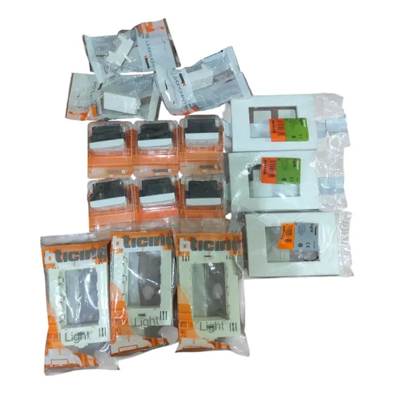 Kit 3 Conjuntos De 2 Tomadas 2pu + Placa E Suporte - Bticino