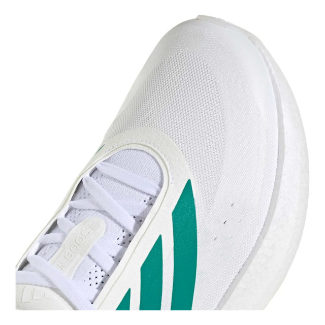 Detalhe superior do tênis adidas Zenboost branco com detalhes em verde e cadarços brancos