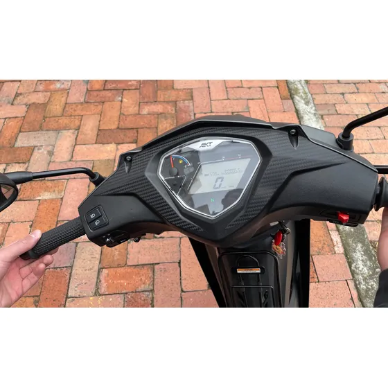 Moto Semiautomática, Modelo 2025.