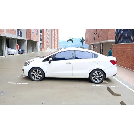 Kia Rio Sedán 1,4