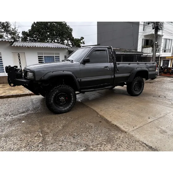Mazda B2600 B260pi