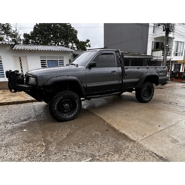 Mazda B2600 B260pi