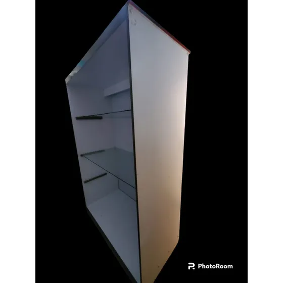 Mueble Vitrina Exhibidor Con Ruedas De Formica  Usado. 