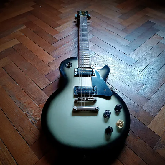 EpiPhone Les Paul Studio Silver ( Standard, Custom, Pro, Ltd