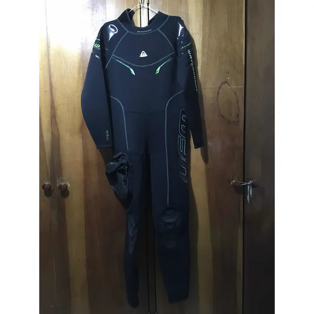 Trajes Para La Práctica Del Buceo Y La Apnea
