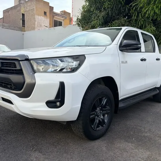 Toyota Hilux 2023 2.7 Cabina Doble Sr Mt