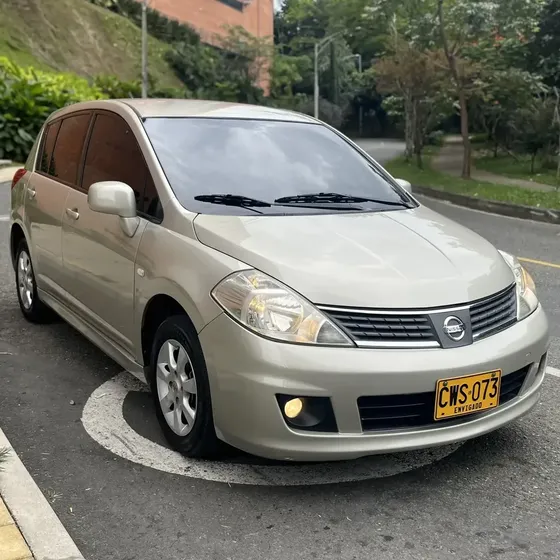 Nissan Tiida 2009 1.8 Emotion 5 P