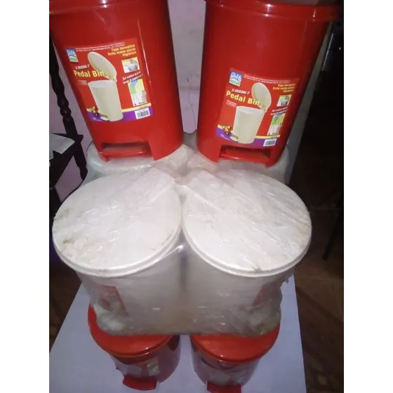 Papelera Plástica De Pedal Con Tapa De 12 Lts.redonda Nueva 
