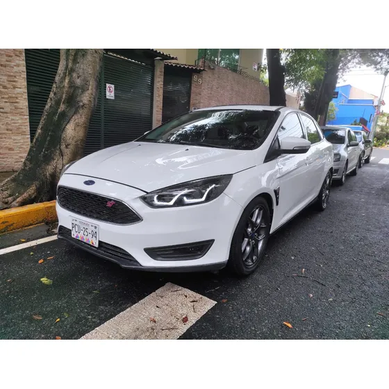 Ford Focus 2.0 Titanium At