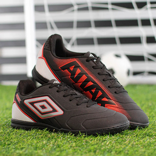 Chuteira Umbro Masculina Society Domínio Bola Leve E Moderna