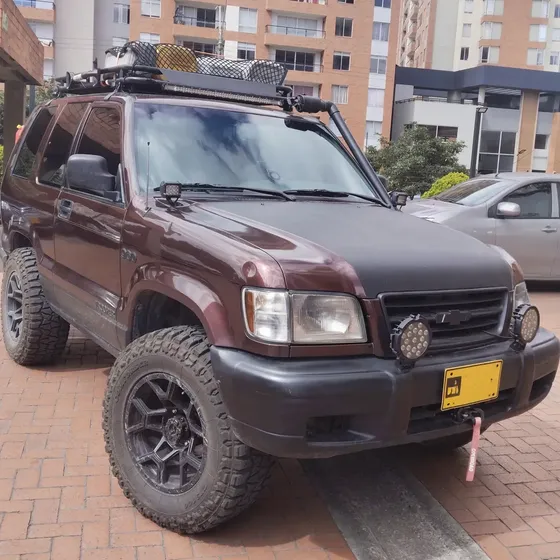 Chevrolet Trooper 2000 3.2 960