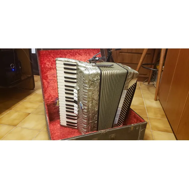 Acordeon Paolo Soprani 120 Bajos Y 7 Registros. Impecable