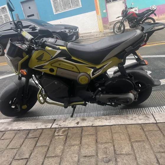 Moto Automática Honda Navi Color Verde Tipo Deportivo