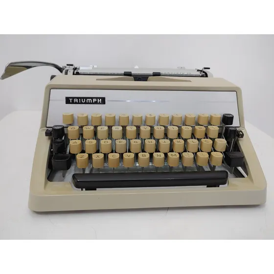 Maquina De Escrever Triumph Gabriele 25 - Letra Cursiva