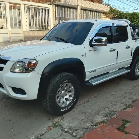 Mazda Bt-50 2013 2.5 4x4 Diésel Mecánica Full Equipo