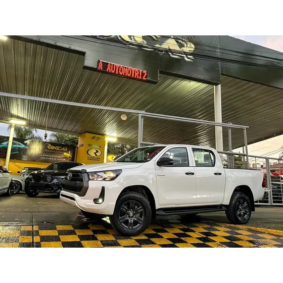 Toyota Hilux 2.7 Cabina Doble Sr Mt