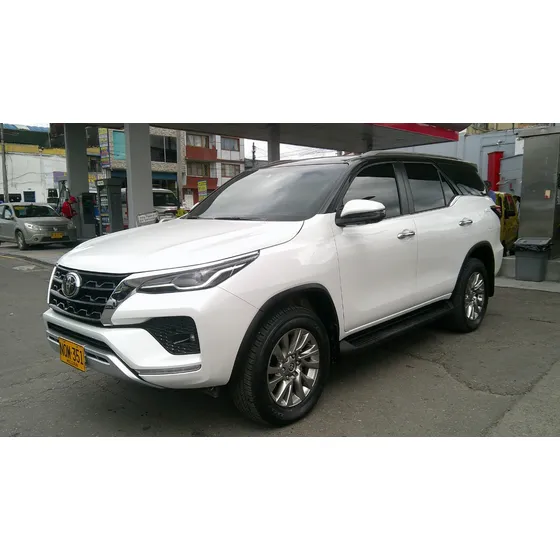 Toyota Fortuner 2.4 Diésel Srv 4x2