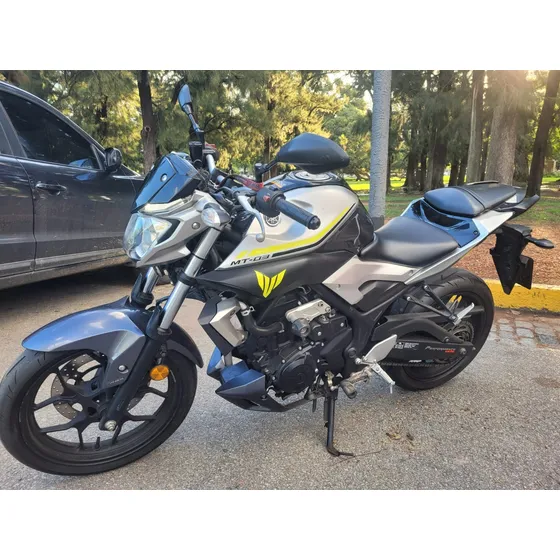 Yamaha Mt 03 - Excelente Estado -  (plateado-negro-amarillo)