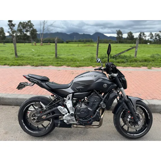 Vendo Hermosa Yamaha Mt 07 2016 En Perfecto Estado  Llantas