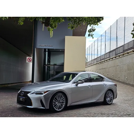 Lexus Is 300h Luxury