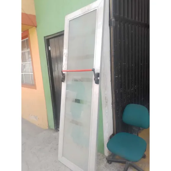 Puerta Tipo Push Aluminio Vidrio Sin Marco Sin Llave