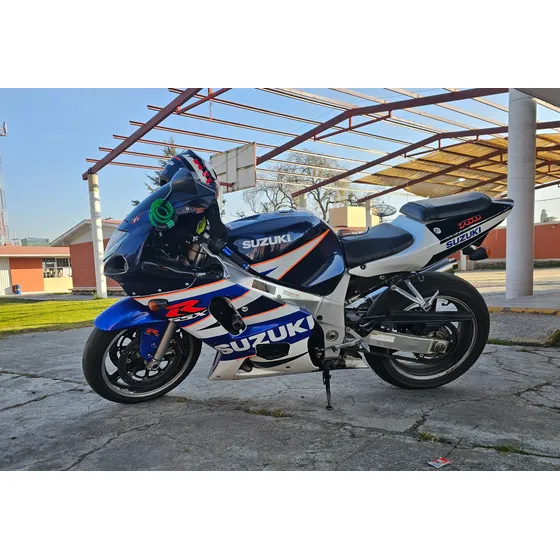 Bonita Moto Suzuky. Sin Fallas Mecánicas,  Jalando Al 100.