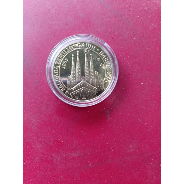 Moneda Conmemorativa De España Sagrada Familia Gaudi De 1882