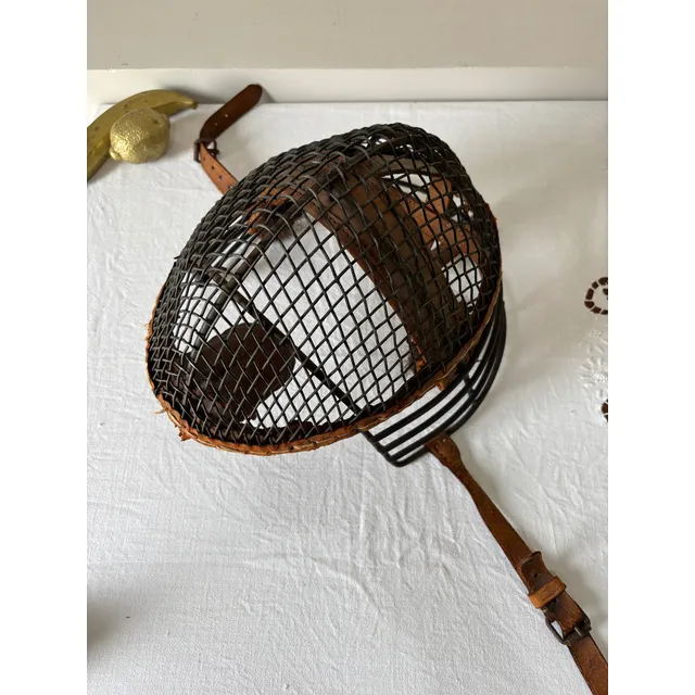 Máscara Casco Antiguo De Esgrima Militar En Hierro Y Cuero