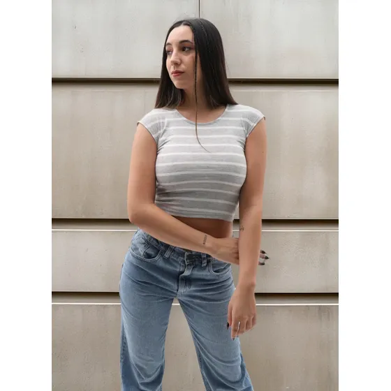 Remera Rayada Con Espalda Descubierta Kristen Mujer Naif.