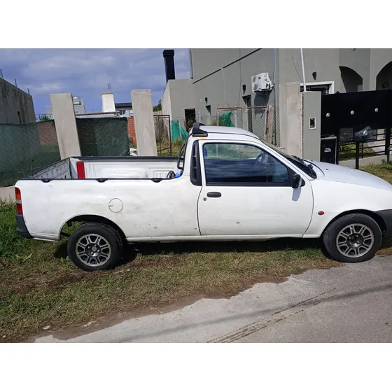 Ford Courier 1.8 Pick-up D Plus