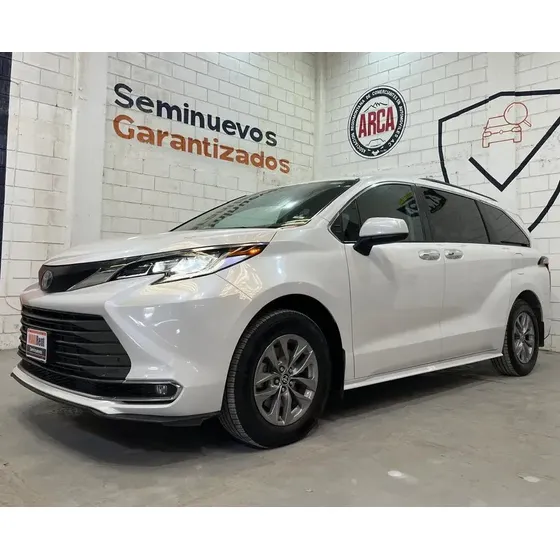Toyota Sienna 2023 2.5 Xle Hev At