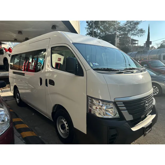 Nissan Urvan 2.5 Panel Ventanas Amplia Mt