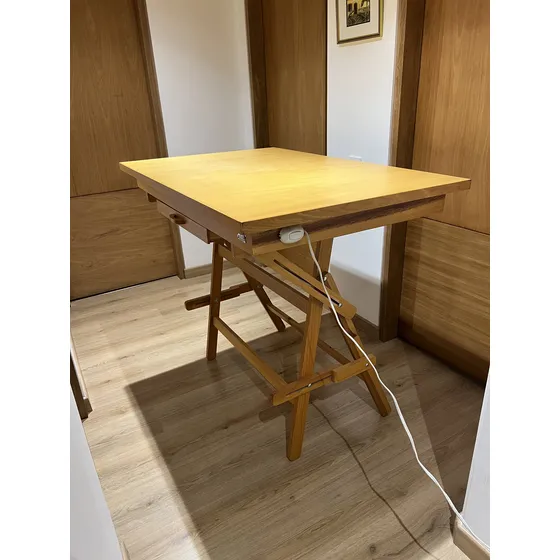 Mesa De Dibujo Con Iluminación