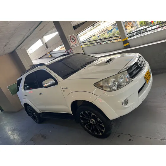 Toyota Fortuner 3.0 Sr5