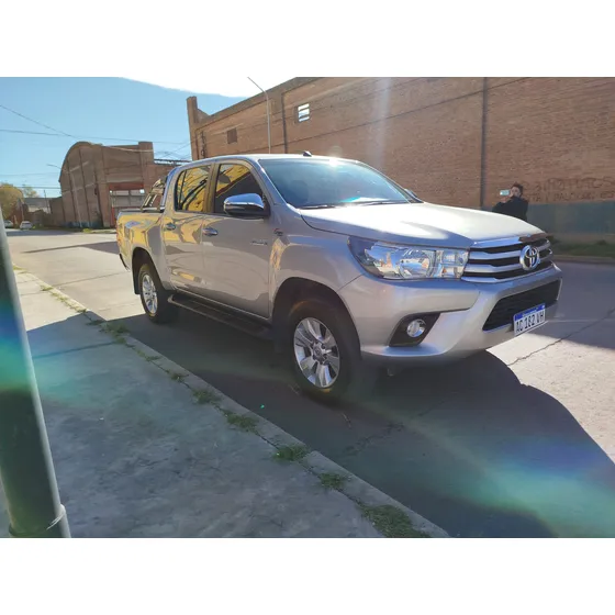 Toyota Hilux Pick-up 2.8 Cd Srv 177cv 4x2 At