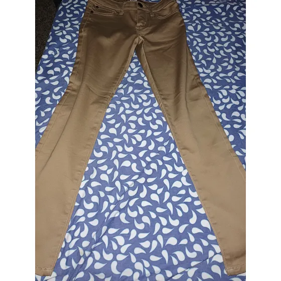 Pantalón De Niña, Talla 10, Color Kaki Marrón Claro. Nuevo.