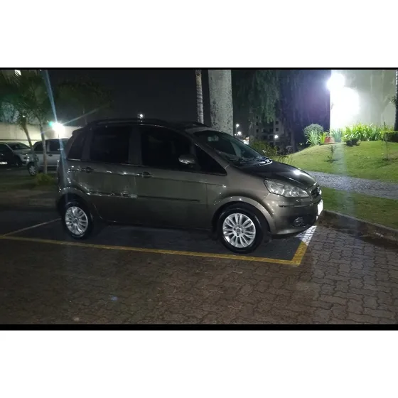 Fiat Idea 1.6 16v Essence Flex 5p