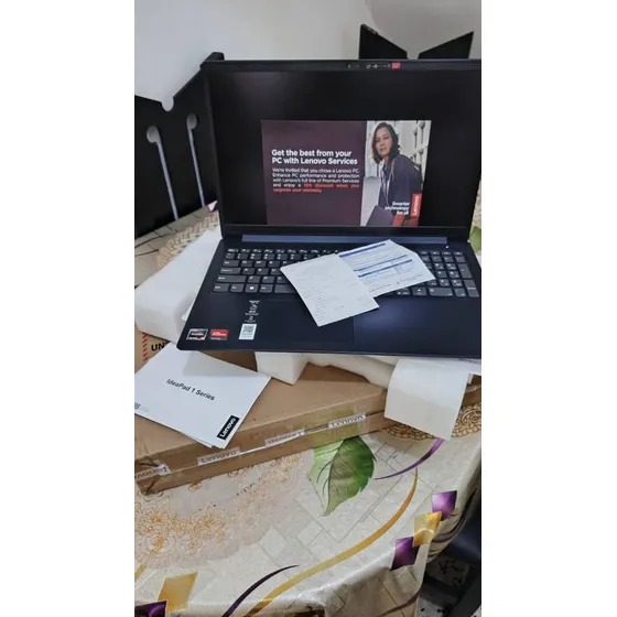 Laptop Lenovo Ryzen 5 7520 Series