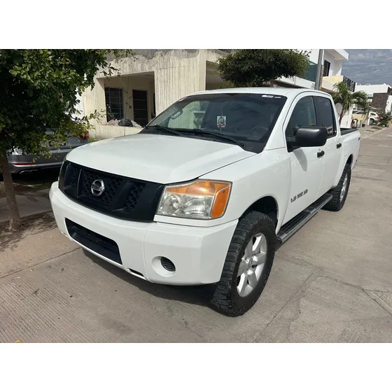 Nissan Titan 5.6l Crew Cab S 4x2 Mt