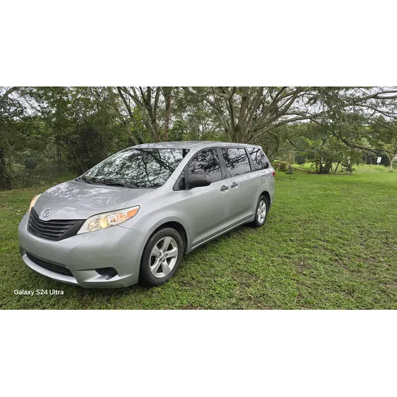 Toyota Sienna 3.5 Le V6 At