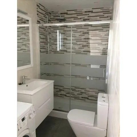 Remate De Puertas De Duchas En Vidrio Templado  Y Acrílico