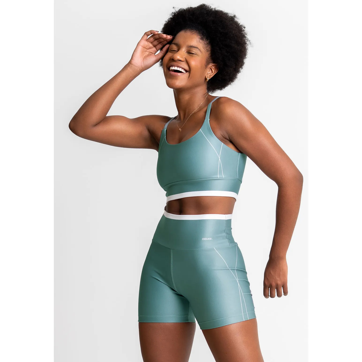 Top e shorts alcinha para treino