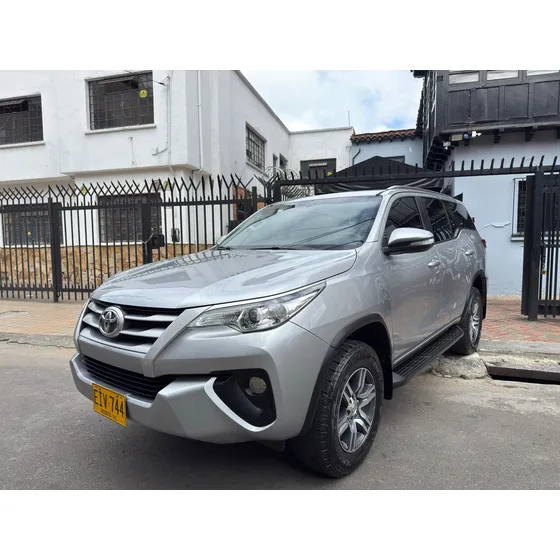 Toyota Fortuner 2.7l Mid